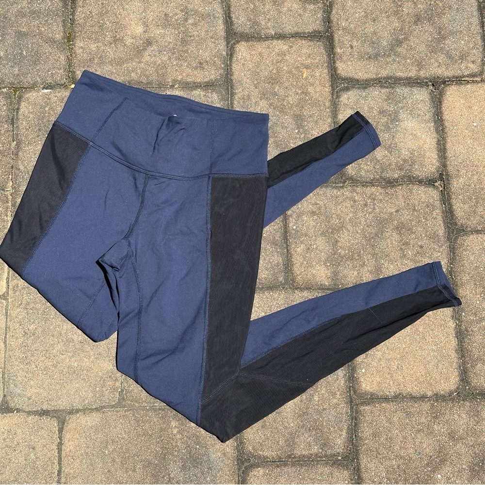 EUC Athleta navy & black mesh side vent leggings